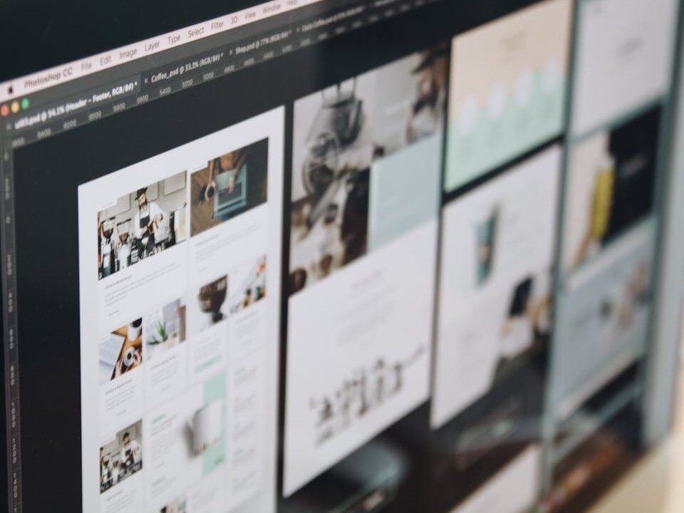 Schermafbeelding van webdesignlayouts in Photoshop als voorbeeld van conversiegericht webdesign